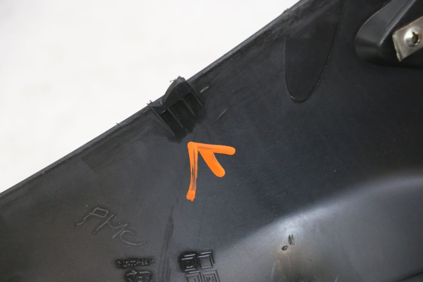 photo de FUEL TANK PANEL GILERA NEXUS 300 (2008 - 2013) - Zoom on usage condition