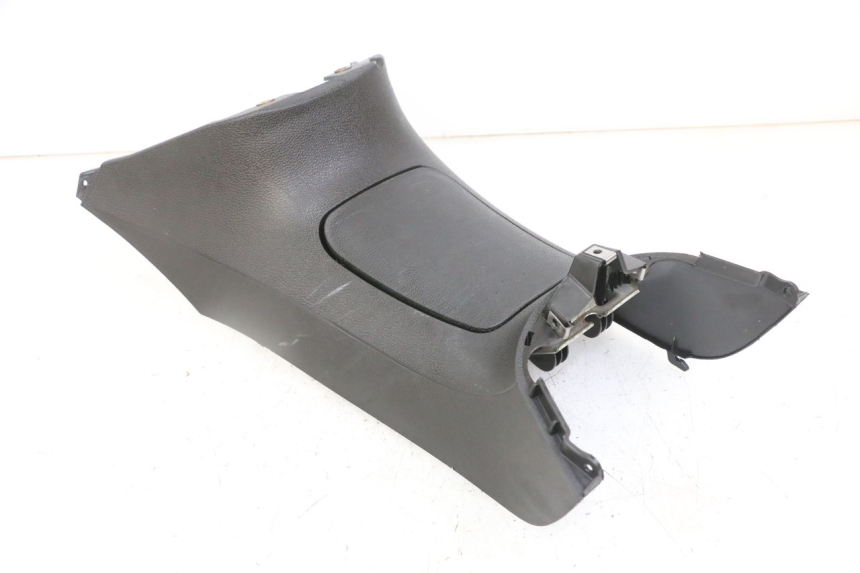 photo de FUEL TANK PANEL PIAGGIO IE MP3 YOURBAN 300 (2011 - 2016) - Technical close-up