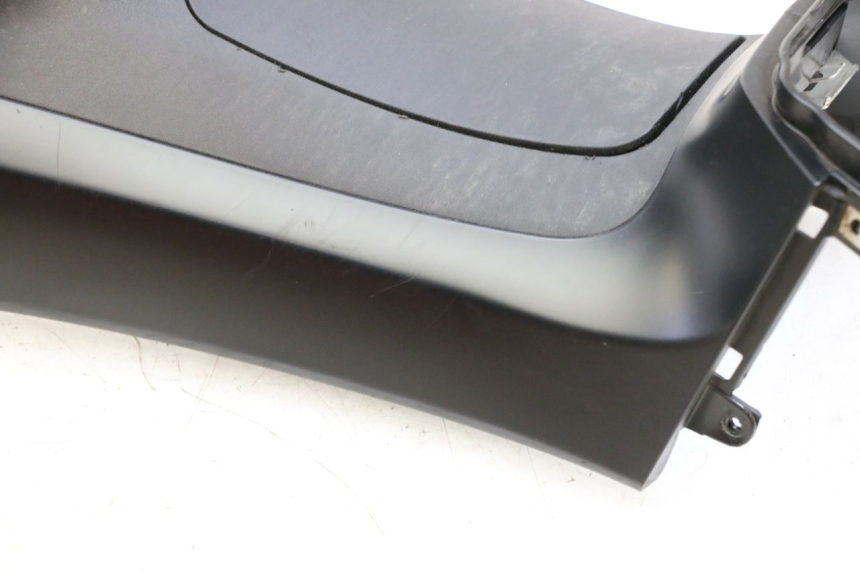 photo de FUEL TANK PANEL PIAGGIO MP3 HPE 350 (2018 - 2020) - Alternative angle