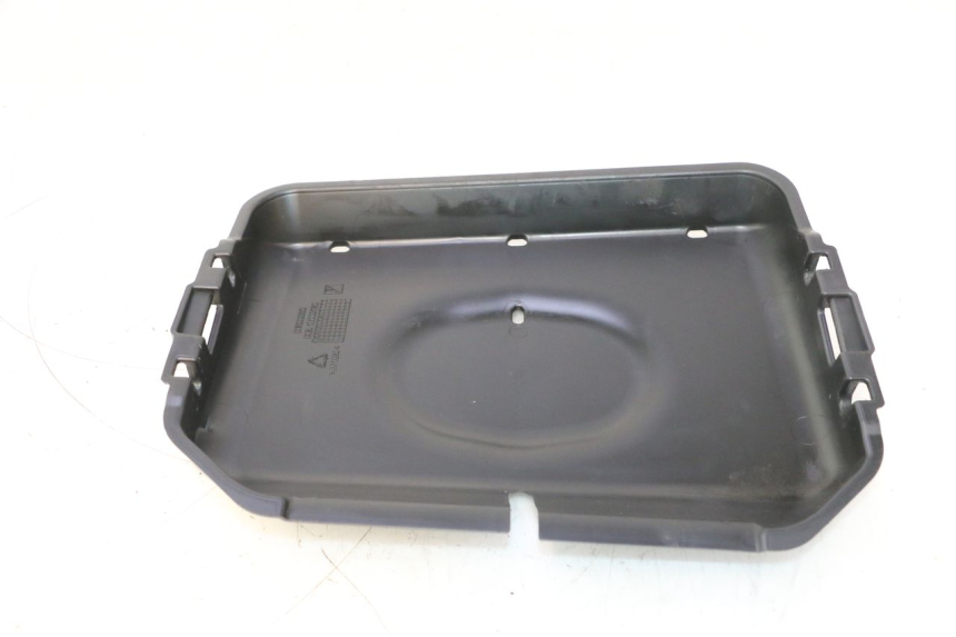photo de FUEL TANK PANEL PIAGGIO MP3 HPE 530 (2022 - 2026) - Main view