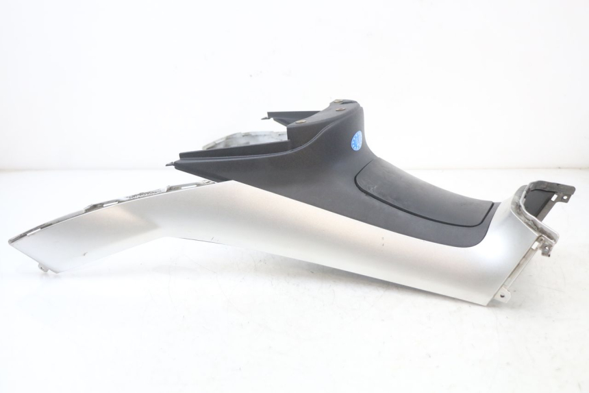 photo de FUEL TANK PANEL PIAGGIO MP3 LT 400 (2007 - 2012) - Zoom on usage condition