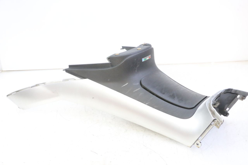 photo de FUEL TANK PANEL PIAGGIO MP3 LT 300 (2010 - 2016) - Alternative angle