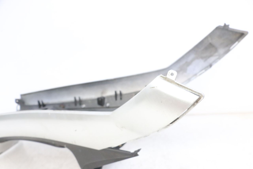 photo de FUEL TANK PANEL PIAGGIO MP3 LT 300 (2010 - 2016) - Technical close-up