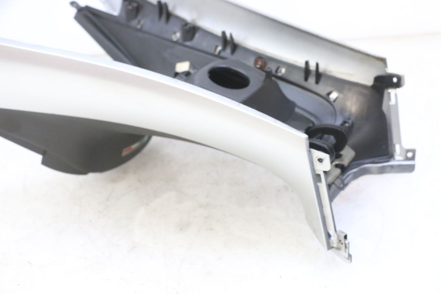 photo de FUEL TANK PANEL PIAGGIO MP3 LT 300 (2010 - 2016) - Surface and material condition