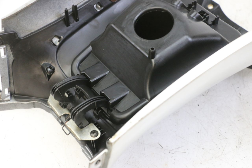 photo de FUEL TANK PANEL PIAGGIO MP3 LT 300 (2010 - 2016) - Markings and original references