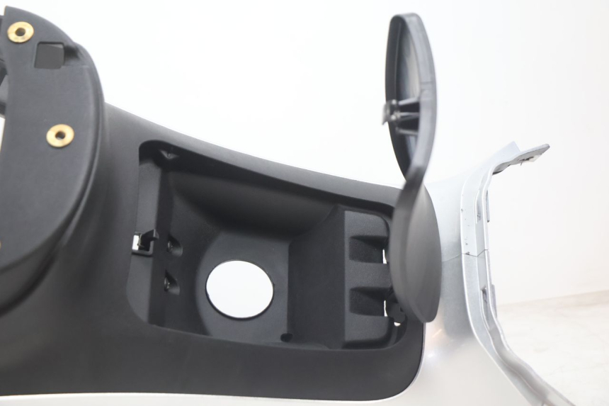 photo de FUEL TANK PANEL PIAGGIO MP3 LT 300 (2010 - 2016) - Alternative perspective