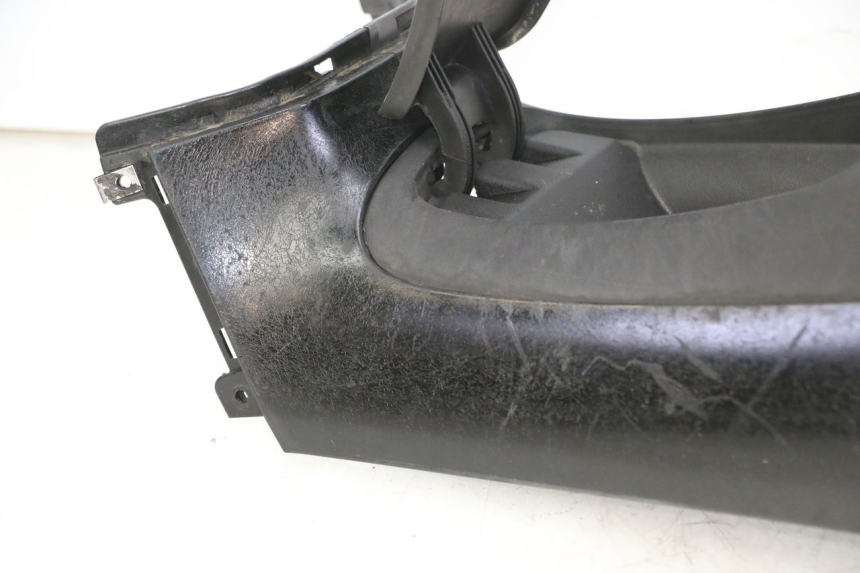 photo de FUEL TANK PANEL PIAGGIO MP3 500 (2011 - 2015) - High-resolution close-up