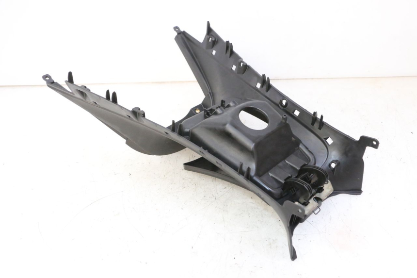 photo de FUEL TANK PANEL PIAGGIO MP3 125 (2006 - 2014) - Zoom on usage condition