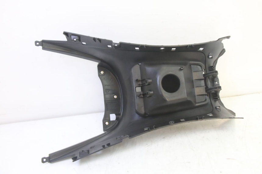 photo de FUEL TANK PANEL PIAGGIO MP3 125 (2006 - 2014) - Fixing points details