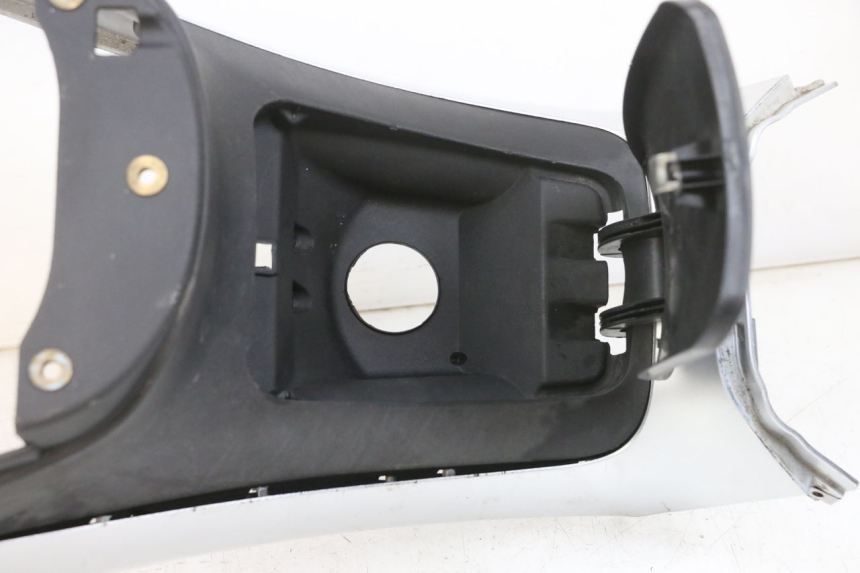 photo de FAIRING TANK PIAGGIO MP3 RL 250 (2006 - 2010) - Focus on structure