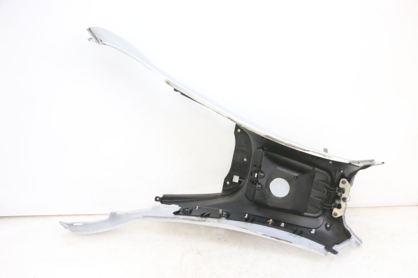 photo de FAIRING TANK PIAGGIO MP3 RL 250 (2006 - 2010) - Fixing points details