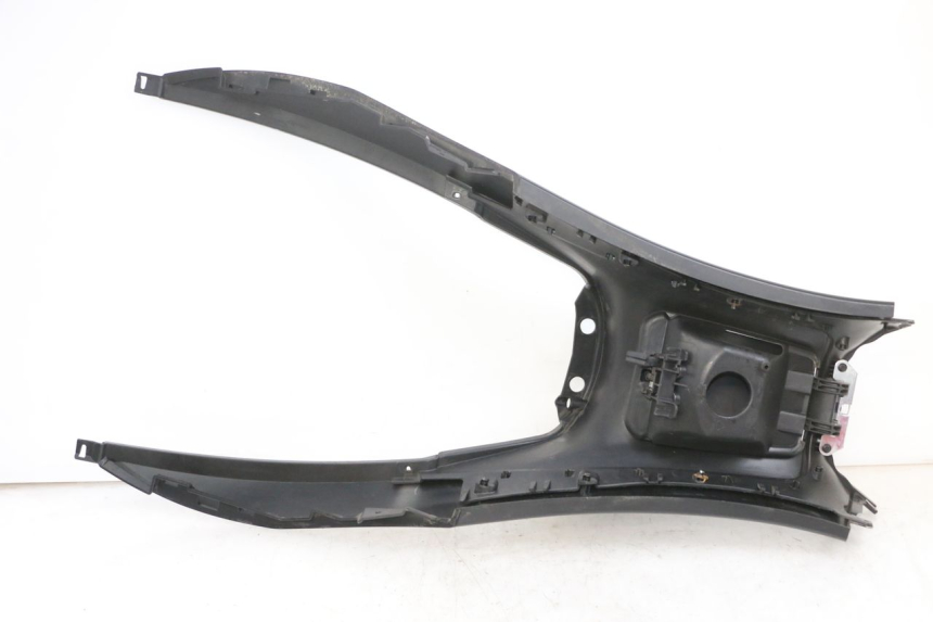 photo de FUEL TANK PANEL PIAGGIO MP3 500 (2016 - 2018) - Distinctive features