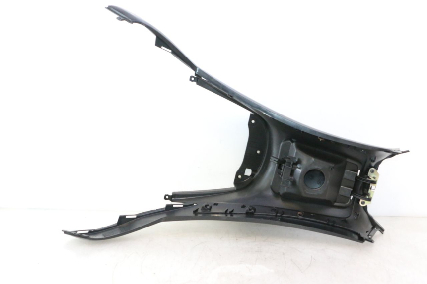 photo de FUEL TANK PANEL PIAGGIO MP3 500 (2011 - 2015) - Fixing points details