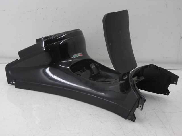 photo de FUEL TANK PANEL PIAGGIO XEVO - X EVO 125 (2010 - 2015) - Main view