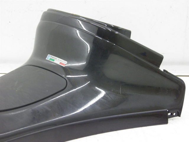 photo de FUEL TANK PANEL PIAGGIO XEVO - X EVO 125 (2010 - 2015) - Zoom on usage condition