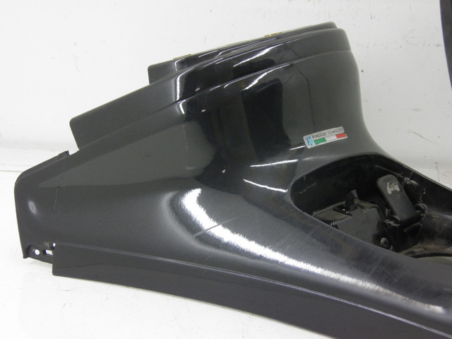 photo de FUEL TANK PANEL PIAGGIO XEVO - X EVO 125 (2010 - 2015) - Alternative perspective
