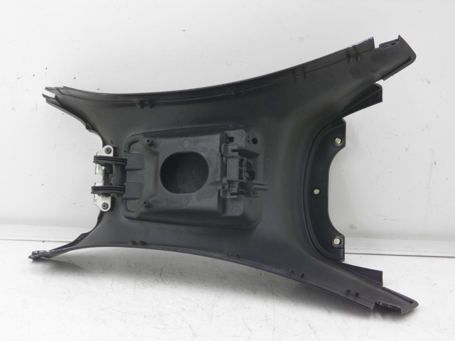 photo de FUEL TANK PANEL PIAGGIO XEVO - X EVO 125 (2010 - 2015) - Surface and material condition