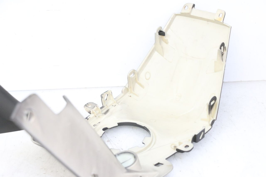 photo de FUEL TANK PANEL MAG POWER R-STREET 50 (2016 - 2025) - Technical close-up