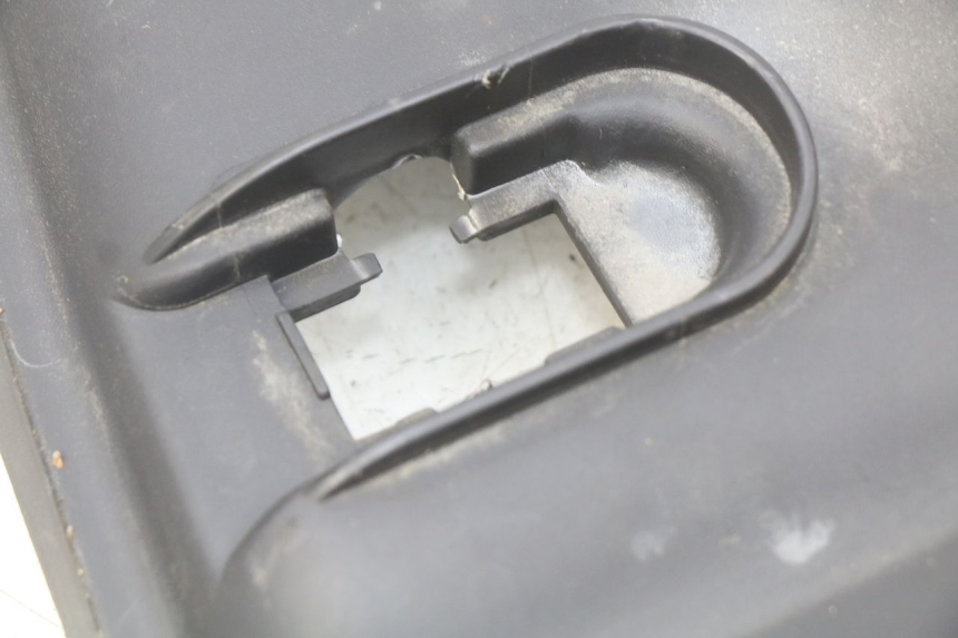 photo de FUEL TANK FAIRING SUZUKI SIXTEEN 125 (2008 - 2010) - Technical close-up