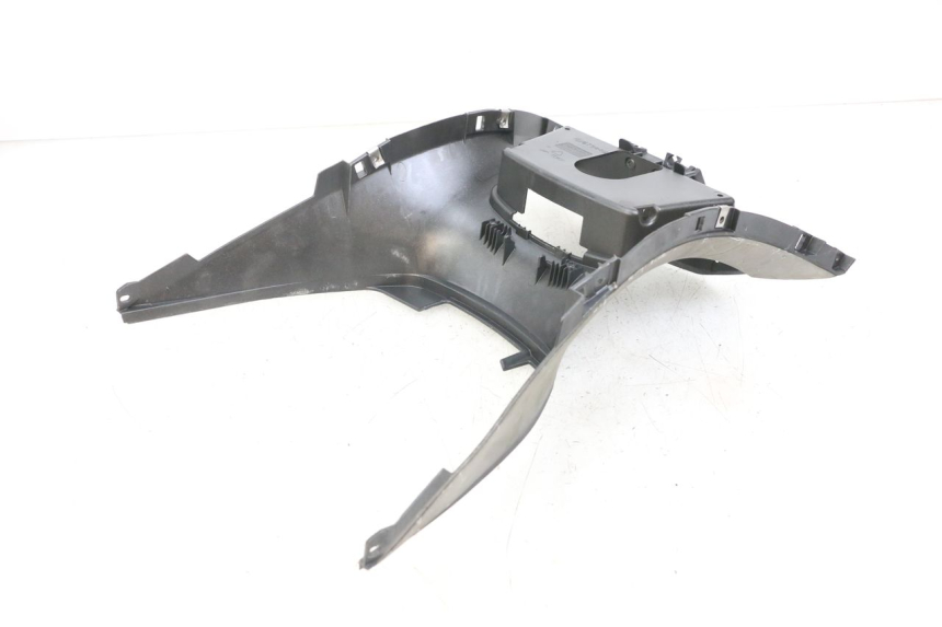 photo de FUEL TANK FAIRING PIAGGIO X10 125 (2012 - 2017) - Zoom on usage condition