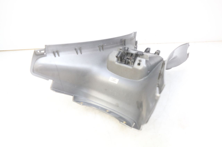 photo de FAIRING TANK PIAGGIO XEVO - X EVO 125 (2007 - 2017) - Zoom on usage condition