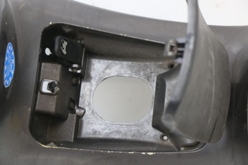 photo de FAIRING TANK PIAGGIO XEVO - X EVO 125 (2007 - 2017) - Fixing points details