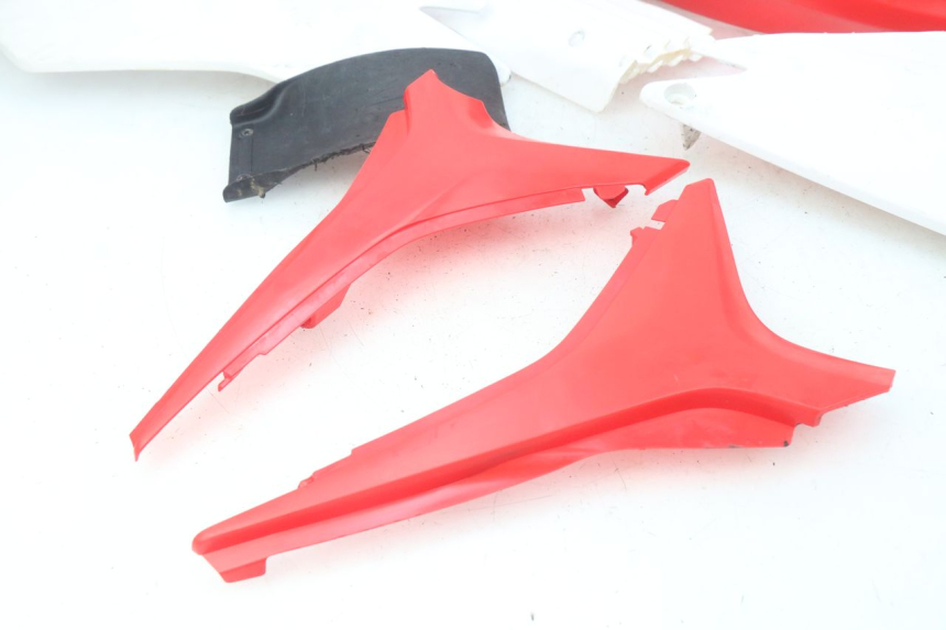 photo de COMPLETE FAIRING BODY KIT HONDA CRF 250 (2013 - 2016) - Alternative angle