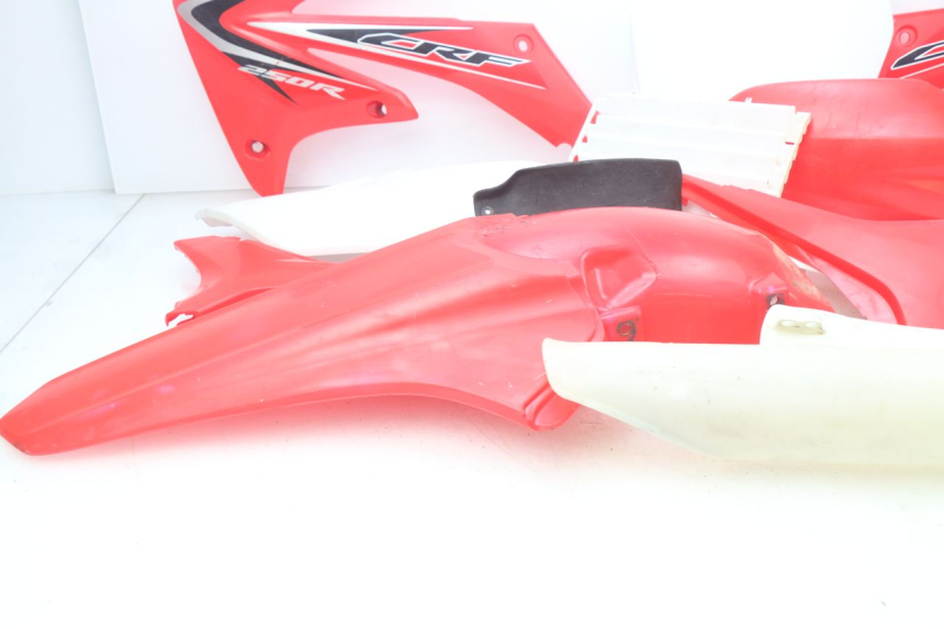 photo de COMPLETE FAIRING BODY KIT HONDA CRF 250 (2013 - 2016) - Technical close-up