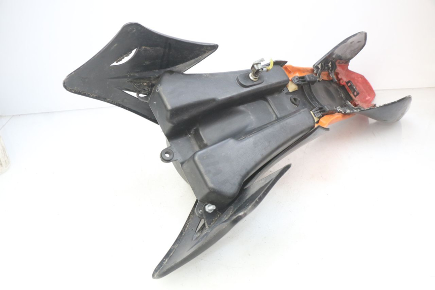 photo de COMPLETE FAIRING BODY KIT CCR DIRT BIKE 110 - High-resolution close-up