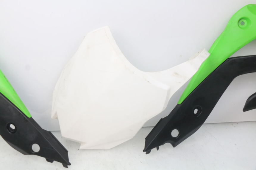 photo de COMPLETE FAIRING BODYWORK KAWASAKI KX F KXF 450 (2012 - 2015) - Fixing points details