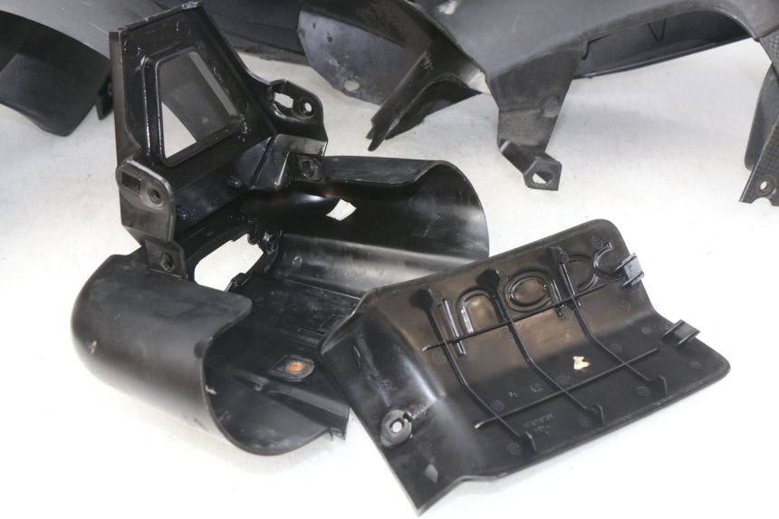 photo de COMPLETE FAIRING PEUGEOT LUDIX 50 (2008 - 2017) - Alternative angle