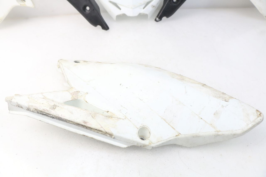 photo de COMPLETE FAIRING SUZUKI RMZ RM-Z 450 (2008 - 2011) - Surface and material condition