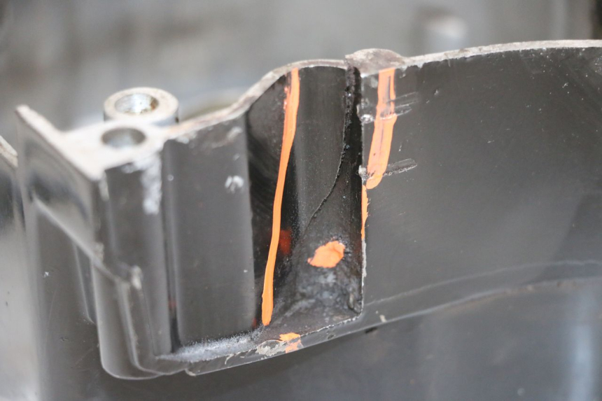 photo de IGNITION COVER MAG POWER BOMBERS 4T 50 (2016 - 2026) - Zoom on usage condition