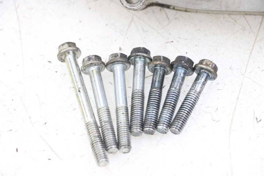 photo de IGNITION COVER HYOSUNG GF 125 (2001 - 2005) - Fixing points details