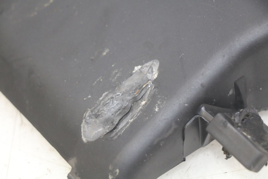 photo de IGNITION COVER PIAGGIO VESPA PRIMAVERA 2T 50 (2013 - 2018) - Fixing points details