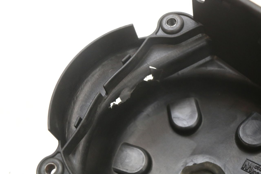 photo de IGNITION COVER YAMAHA YP MAJESTY 125 (2002 - 2006) - Fixing points details