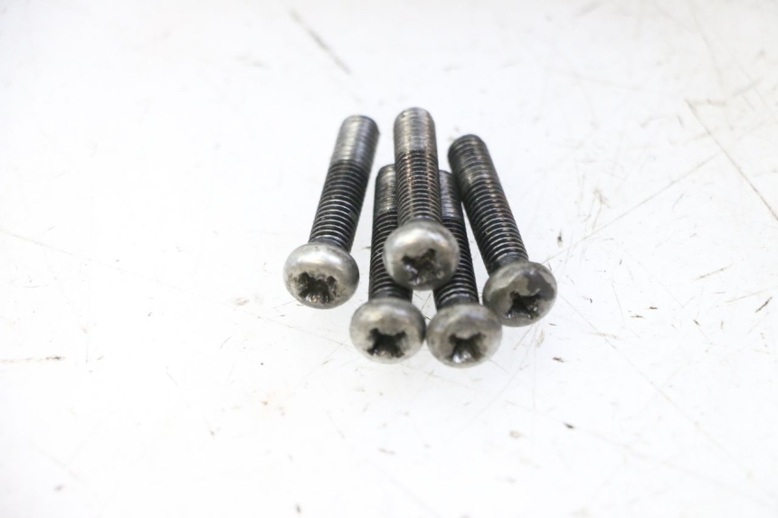 photo de IGNITION COVER YAMAHA YZ 125 (1998 - 2005) - Fixing points details