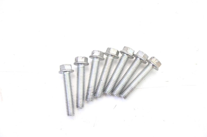 photo de IGNITION COVER YAMAHA YZF YZ-F 450 (2014 - 2016) - Fixing points details