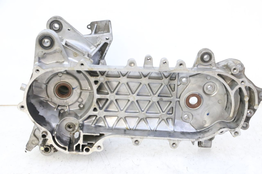 photo de ENGINE BOTTOM CASE KYMCO AGILITY NAKED RENOUVO 2T 50 (2011 - 2018) - Main view