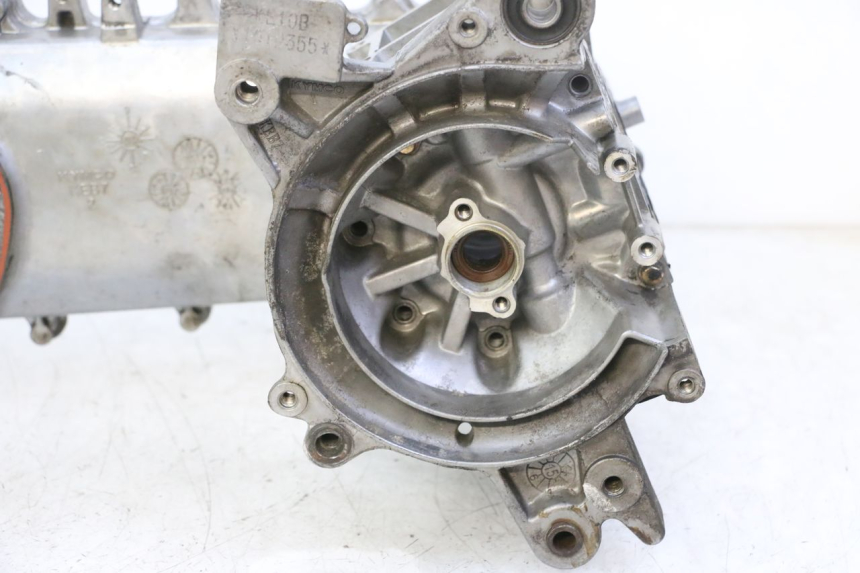 photo de ENGINE BOTTOM CASE KYMCO AGILITY NAKED RENOUVO 2T 50 (2011 - 2018) - Component zoom