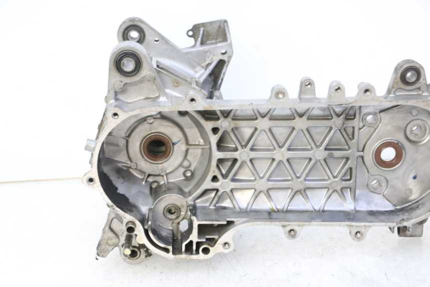 photo de ENGINE BOTTOM CASE KYMCO AGILITY NAKED RENOUVO 2T 50 (2011 - 2018) - Technical close-up