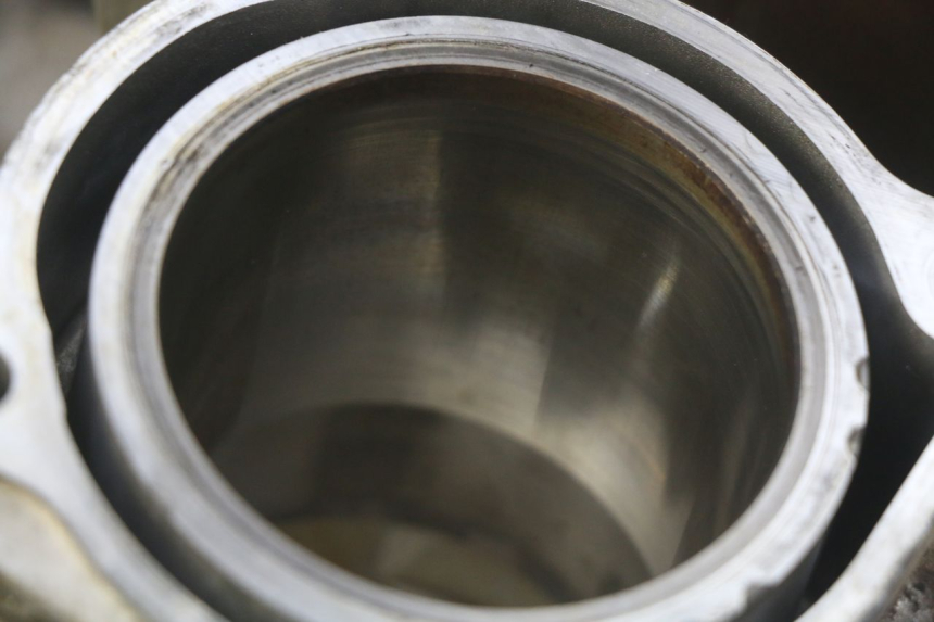 photo de ENGINE LOWER CASING HONDA CBF 500 (2004 - 2007) - Distinctive features