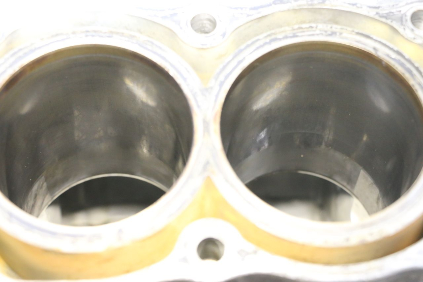 photo de ENGINE CRANKCASE HONDA CBR RR FIREBLADE 900 (1992 - 1994) - Additional view of the item