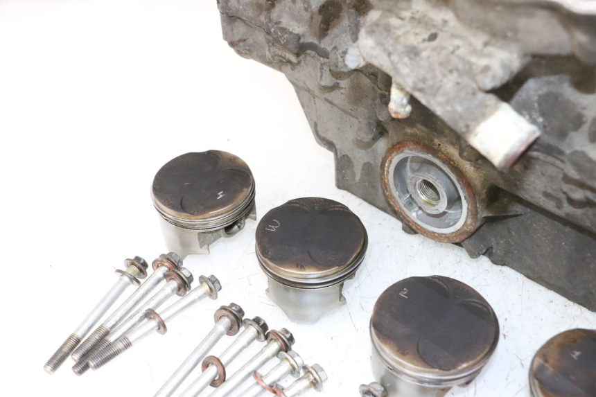 photo de ENGINE CRANKCASE HONDA CBR RR FIREBLADE 900 (1992 - 1994) - Zoom on usage condition