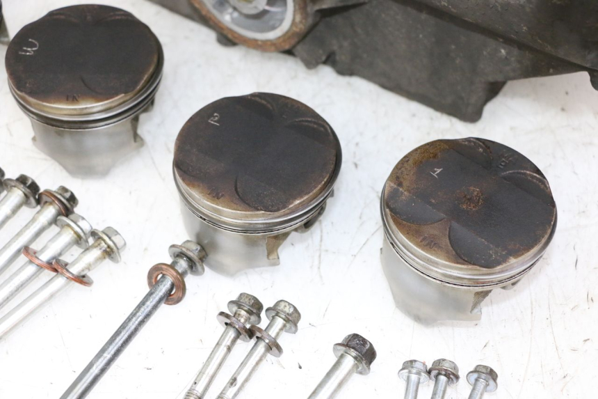 photo de ENGINE CRANKCASE HONDA CBR RR FIREBLADE 900 (1992 - 1994) - Alternative perspective