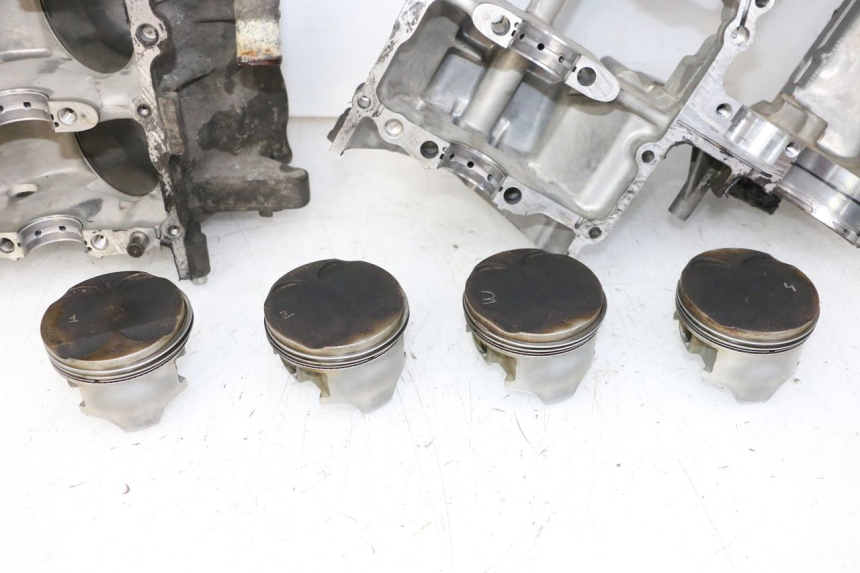 photo de ENGINE CRANKCASE HONDA CBR RR FIREBLADE 900 (1992 - 1994) - Additional view of the item