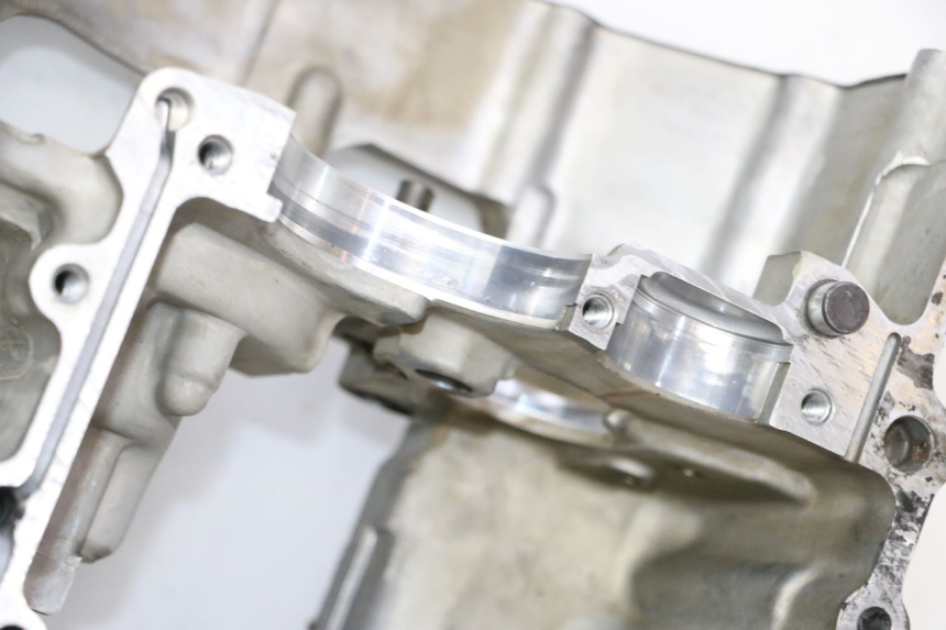 photo de ENGINE CRANKCASE HONDA CBR RR FIREBLADE 900 (1992 - 1994) - Component zoom