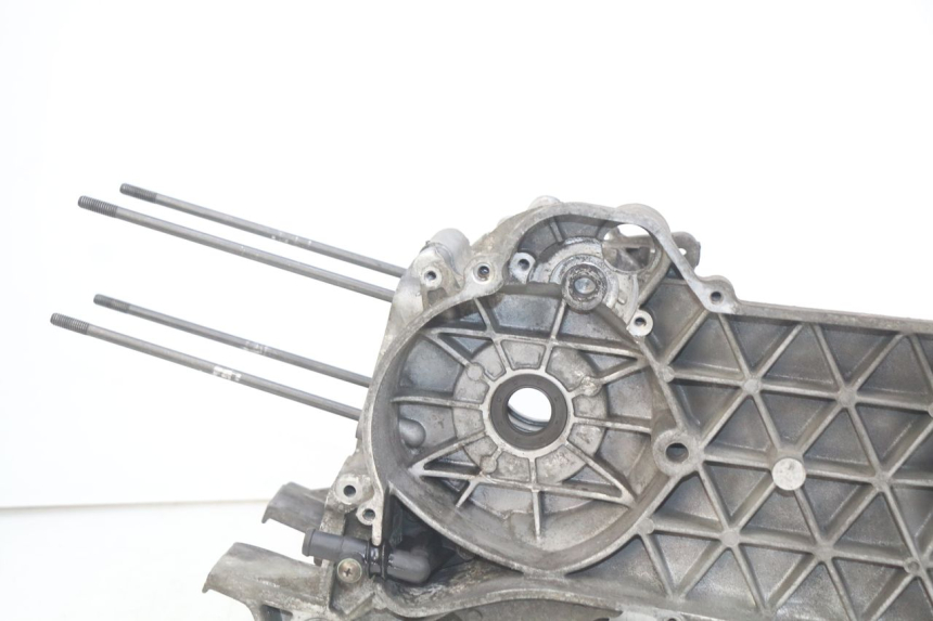 photo de ENGINE LOWER CASING PEUGEOT CITYSTAR 125 (2011 - 2017) - Surface and material condition