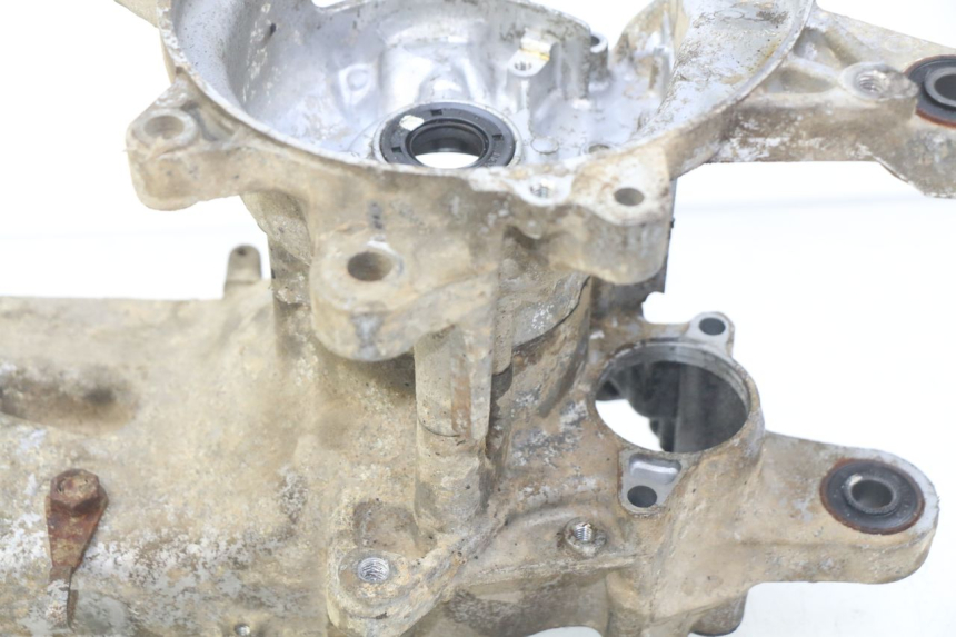 photo de ENGINE LOWER CASING SUZUKI CP 80 (1985 - 1996) - Alternative perspective