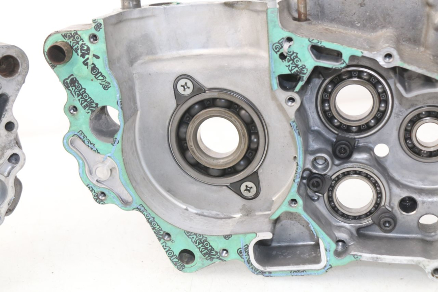 photo de ENGINE CRANKCASE HONDA CRF CR-F 450 (2001 - 2005) - Focus on structure